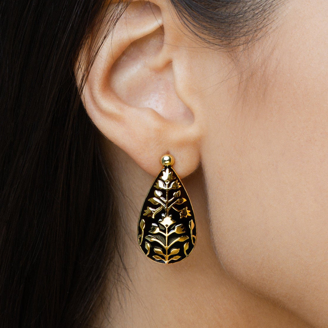 Meena Drop Earrings - Noir