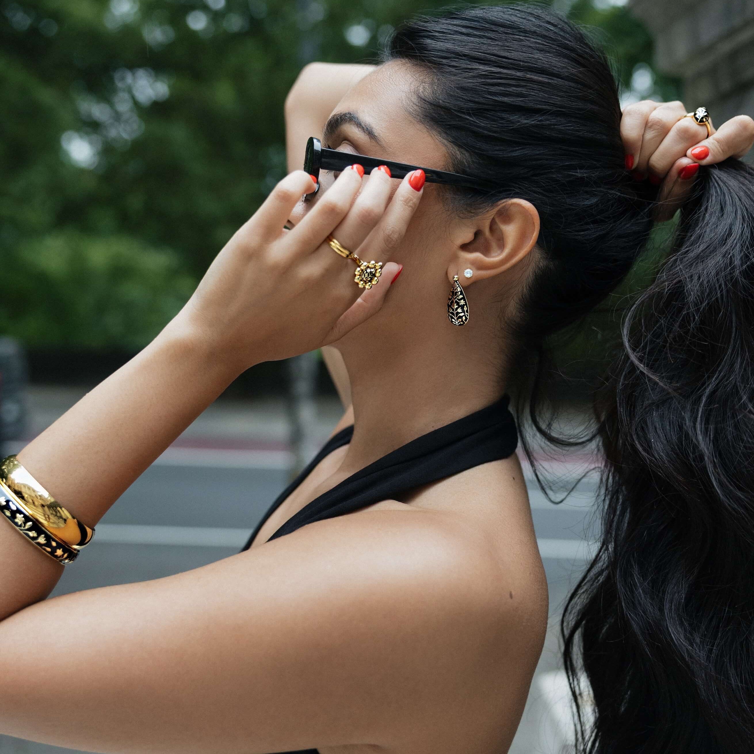 Meena Drop Earrings - Noir