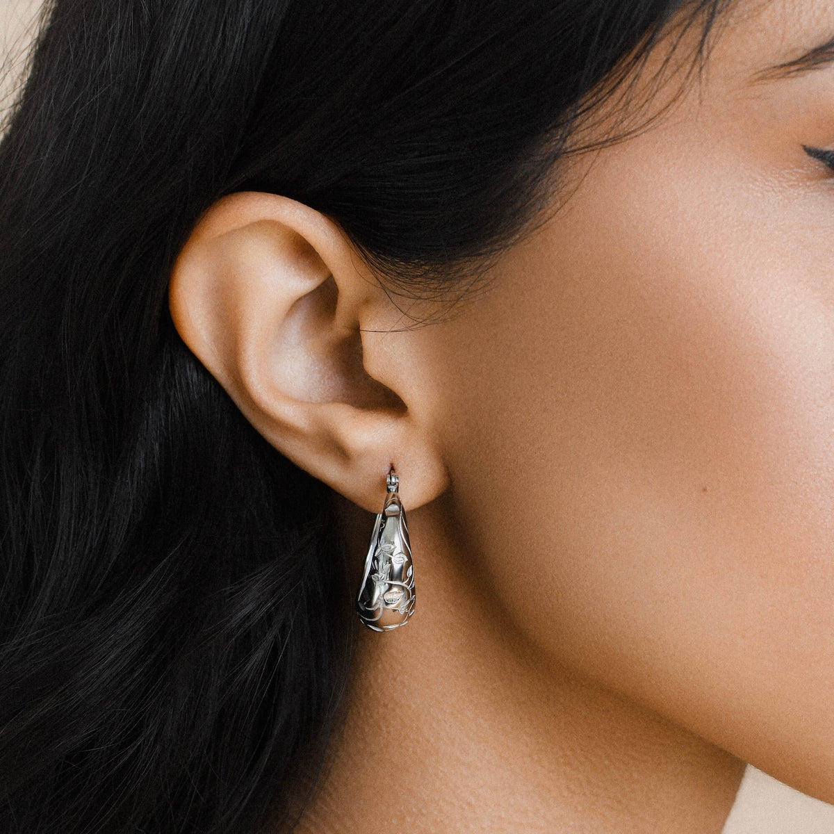 AIRA Earrings (Rani x White) main image 1